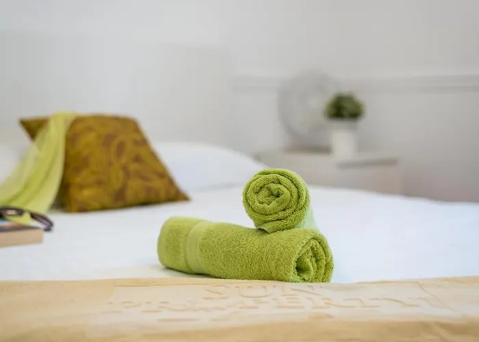 Beautiful Sahara, Bbq Адехе