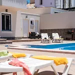Beautiful Sahara, Bbq Βίλα